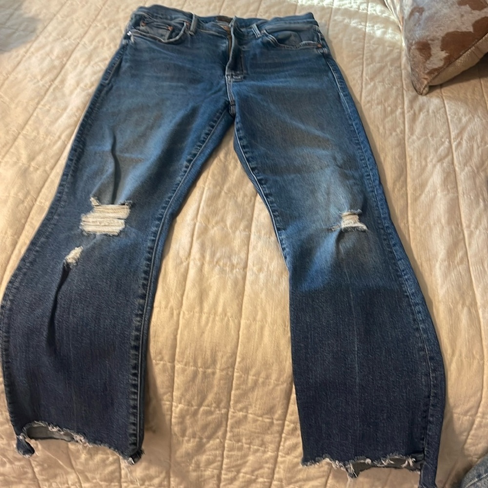 Mother jeans. Has a good stretch. Insider crop